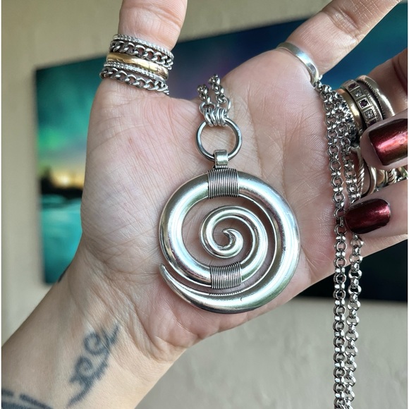 Big silver plated spiral charm on Stainless steel rolo chain boho necklace - Picture 9 of 10